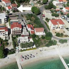 Apartments Frano i Franka by the Sea