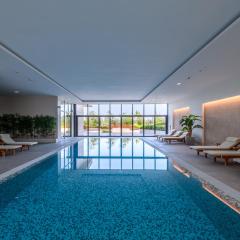 Luxury apartment with Pool&Gym