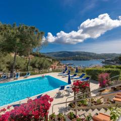 Il Porto Bilocale 11 con piscina - Goelba