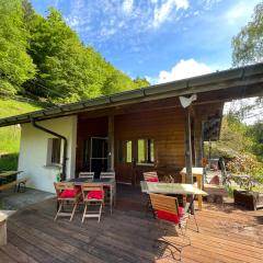 Zimmer mit zwei Einzelbetten im Chalet Milital