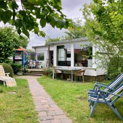 Het kleine Huis mobile home by the harbour and the Lauwersmeer