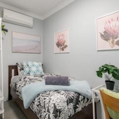 Chic Single Room - AC - Next to Central Station - Nearby CBD USYD UTS Top Viewed Bistros - Shared Bathroom