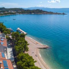 Apartments Lucija Makarska-first row to the sea