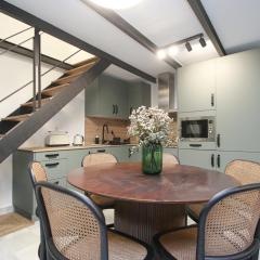 NEW! Luxurious & chic duplex next to the Cathedral