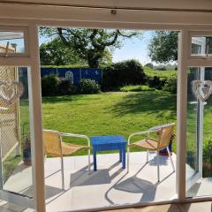 Nautical themed Guest House with private patio on the outskirts of Lymington