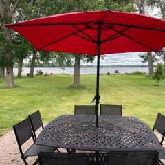 Direct Lakefront cottage on Lake Simcoe in Orillia