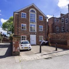 LoveYork Priory Apartment - Central with Parking