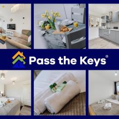 Pass the Keys Elegant 3-Bed House in Baguley - Close to the Airport- Perfect for Families & Groups