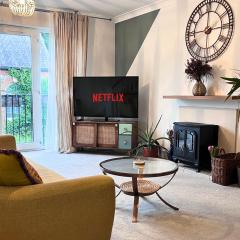 Jekyll's on Hyde - Spacious Town House - Central Winchester - Free Parking, Sleeps 5 - by XPlus Stays