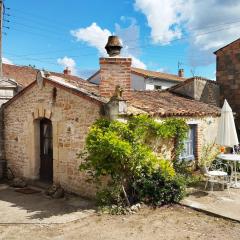 Gatekeepers Cottage Tiny House, Taizé, Deux-Sevres, Velo Francette