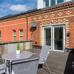 Attic Style 2 Bed Duplex Apartment With Rooftop Patio Belfast