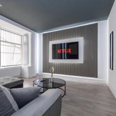 Sleek Retreat Modern Home with Games Room and Home Cinema Lounge-Sleeps 8