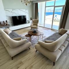 Seafront Oasis Luxury Apartment, with Sae View