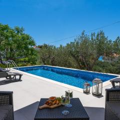 New! Villa Verde with 4 en-suite bedrooms, private pool, 200m from sandy beach