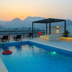 The Blue Moon Villa 5 BR- Al Dana Island Fujairah