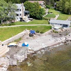 ZaLo House Waterline cabin with Hot Tub Pets