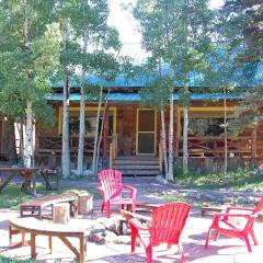 Bear Run - Walk to Main Street - Rustic Cabin - WiFi - Washer - Dryer - Wood Burning Fireplace - Secluded Setting