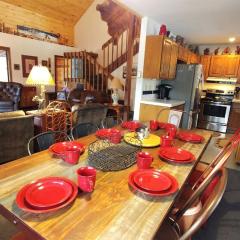 Birds and Bears Retreat - On The River - Pet Friendly - WiFi - Satellite - Washer - Dryer - Large Deck - Grill - Fenced In Yard