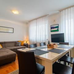 Flexible SelfCheckIns 97 - Zagreb - Garden - Parking- Loggia - 2 Bedrooms