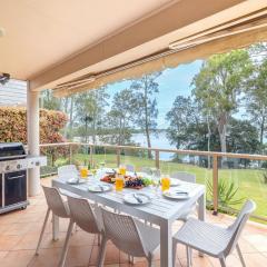 Danalene, 44a Danalene Pde - stunning waterfront property with Air Con, WI-FI, Double Lock Up Garage & Boat Parking