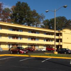 DIAMOND INN & SUITES