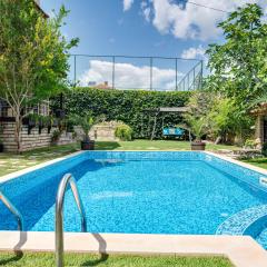 Villa Komitata-Pool and Jacuzzi