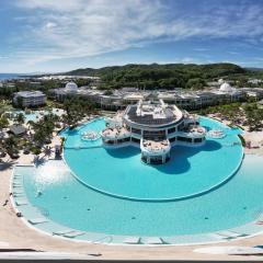 The Signature Level at Grand Palladium Lady Hamilton Resort & Spa- All Inclusive