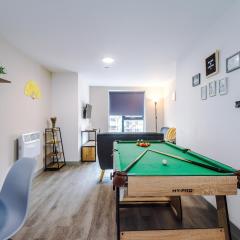 Stunning Central Apartment, Pool Table, Sleeps 4, Smart TVs