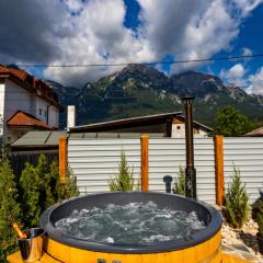 The Bear Chalet with Private Hot Tub