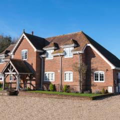 Langford farmhouse - New Forest National Park Luxury 4bd, hot tub, cinema, 10 acres