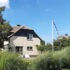 Beach Villa Makkum met sauna