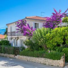 Apartments by the sea Supetar, Brac - 17227