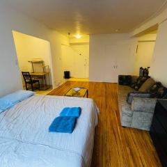 Stylish Montreal Apartment Comfortable Stay in the Golden Square Mile