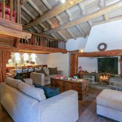 Chalet 17°C restauré, 4 ch, au cœur du vieux Val-d'Isère, grande cheminée, proche pistes, parking, WiFi - FR-1-694-358