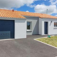 3 Bedroom Lovely Home In Les Magnils-Reigniers