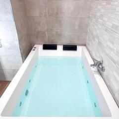 Estudio Jacuzzi con Encanto en Triana