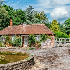 Beautiful Riverside Cottage with Large Garden, 2BR