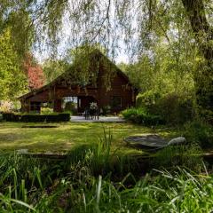 Tranquil retreat cozy chalet in the heart of Ursel's nature