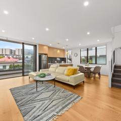 Townhouse in Caulfield with Garage