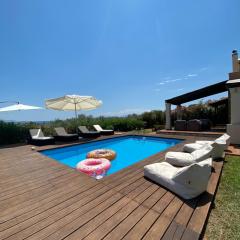 Georges Villa Galaxidi, family, pool and garden