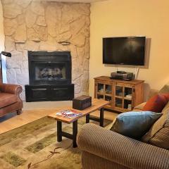 Valley Condo 126 - Creekside - WiFi - Hot Tub - Fireplace - Washer - Dryer - Playground