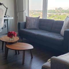 Elegant 2 Bedroom, 2 Bathroom Downtown Retreat with Superior Views