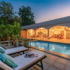 StayVista's Suman Vatika - Pench - Outdoor Pool, Jacuzzi, Rainshower & Terrace