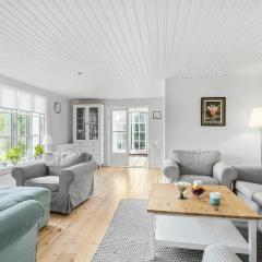 4 Bedroom Cozy Home In Nyborg