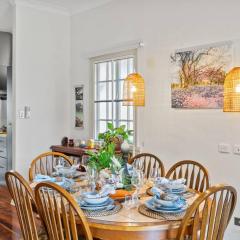 Artistic Queenslander with Park Views - near City!