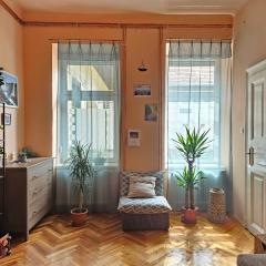 Budapest CityPark Getaway Quiet Historic Flat & Free Parking