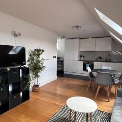 Modern 1-Bed Central Kingston