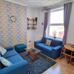 Southsea Escape - Coastal Holiday Apartment - 2 double bedrooms