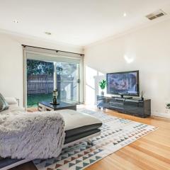 Nunawading Beautiful 3br Housedeckingcourtyard