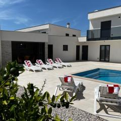 Villa Mare - Modern villa with swimming pool and jacuzzi